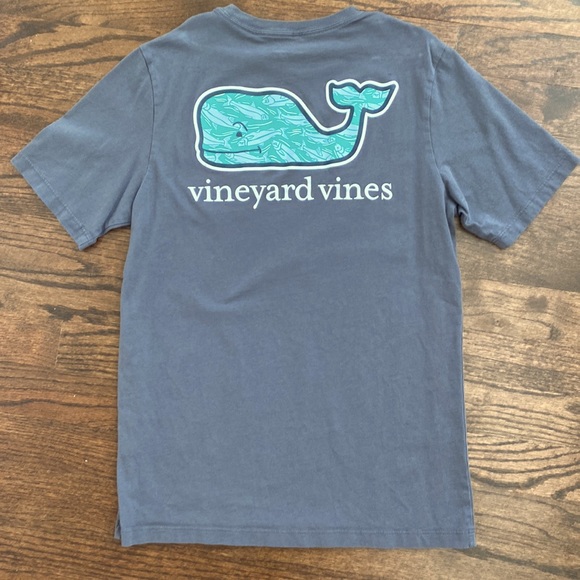 Vineyard vines whale shirt 🐳 charcoal with Fish - Picture 4 of 5